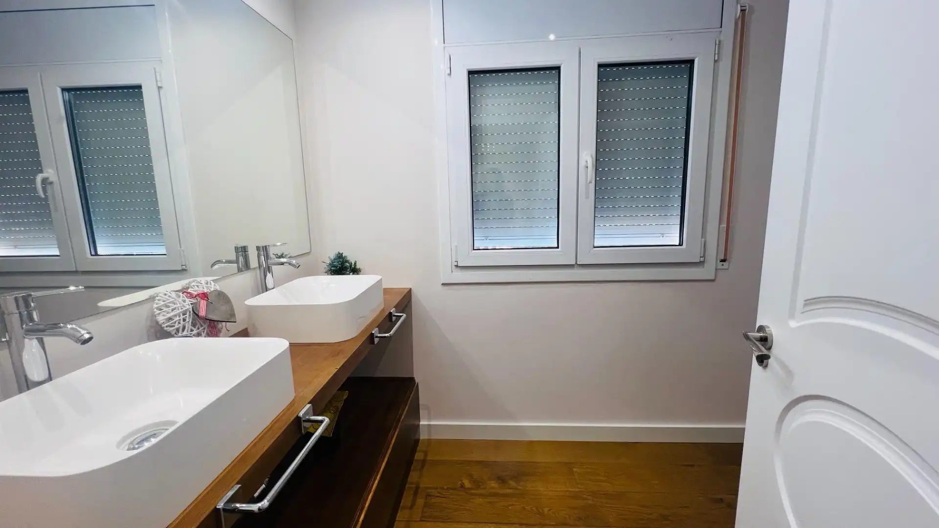 Bathroom of Houses for sale in Cambrils  with Air Conditioner, Private garden and Parquet flooring