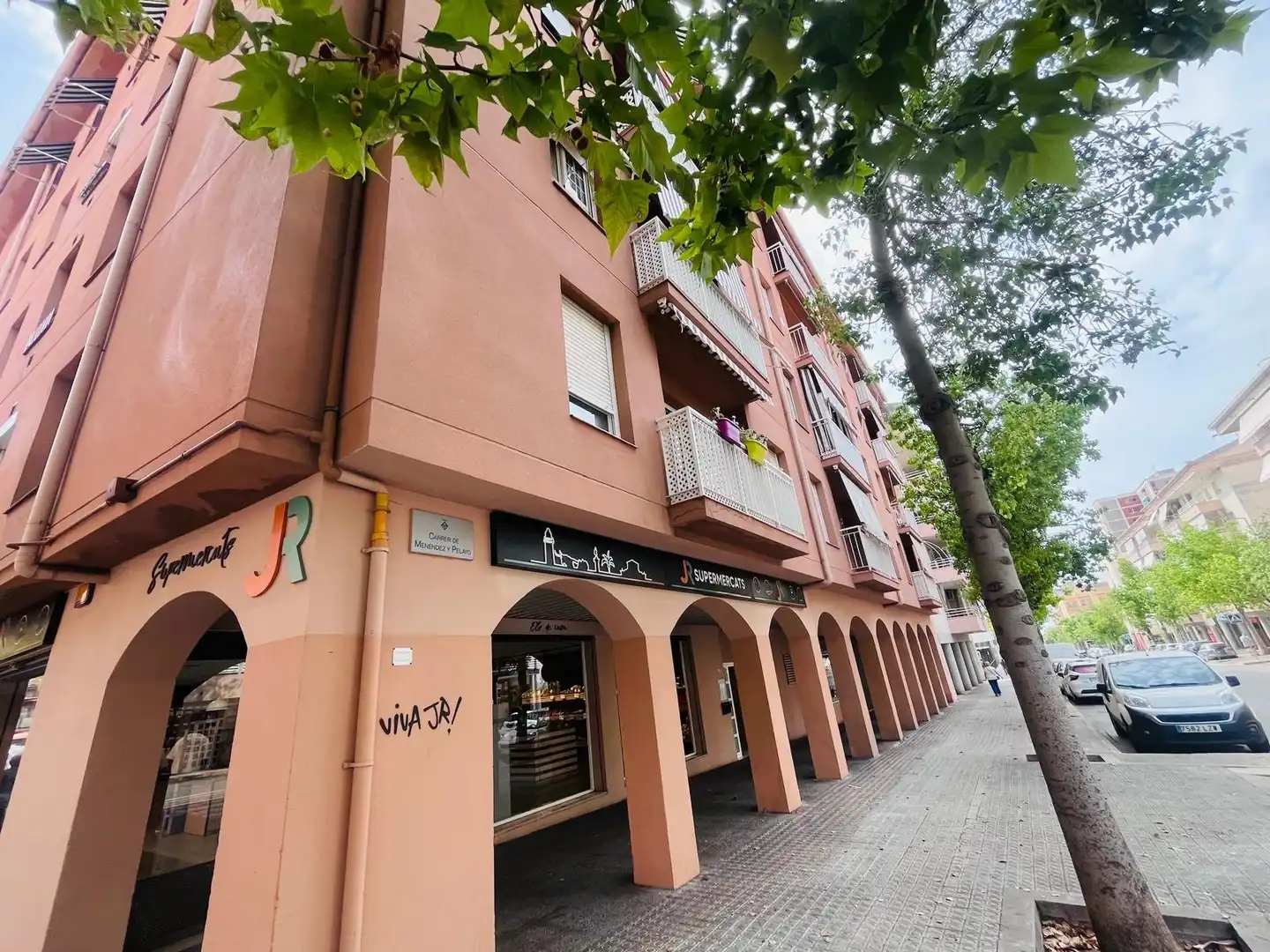 Vista exterior de Pis en venda en Vilanova i la Geltrú amb Aire condicionat, Parquet i Balcó