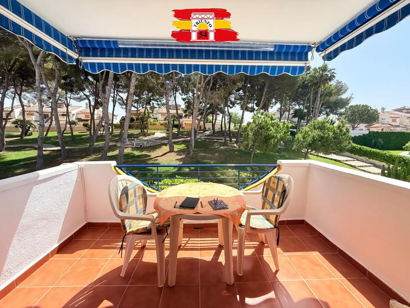 Terraza de Piso en venta en Pilar de la Horadada con Jardín privado, Trastero y Amueblado