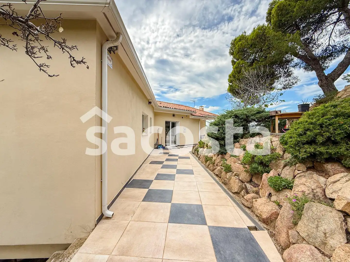 Außenansicht von Haus oder Chalet zum Verkauf in Lloret de Mar mit Klimaanlage, Heizung und Privatgarten