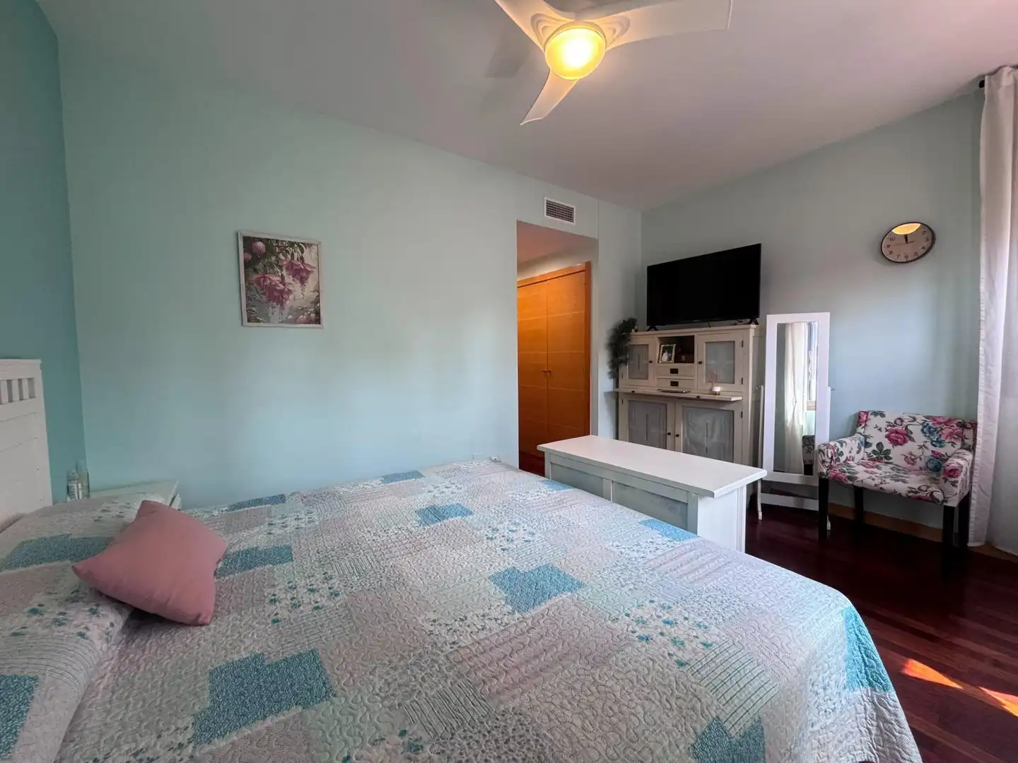 Habitación de Casa adosada en venta en Yebes con Calefacción, Balcón y Piscina comunitaria