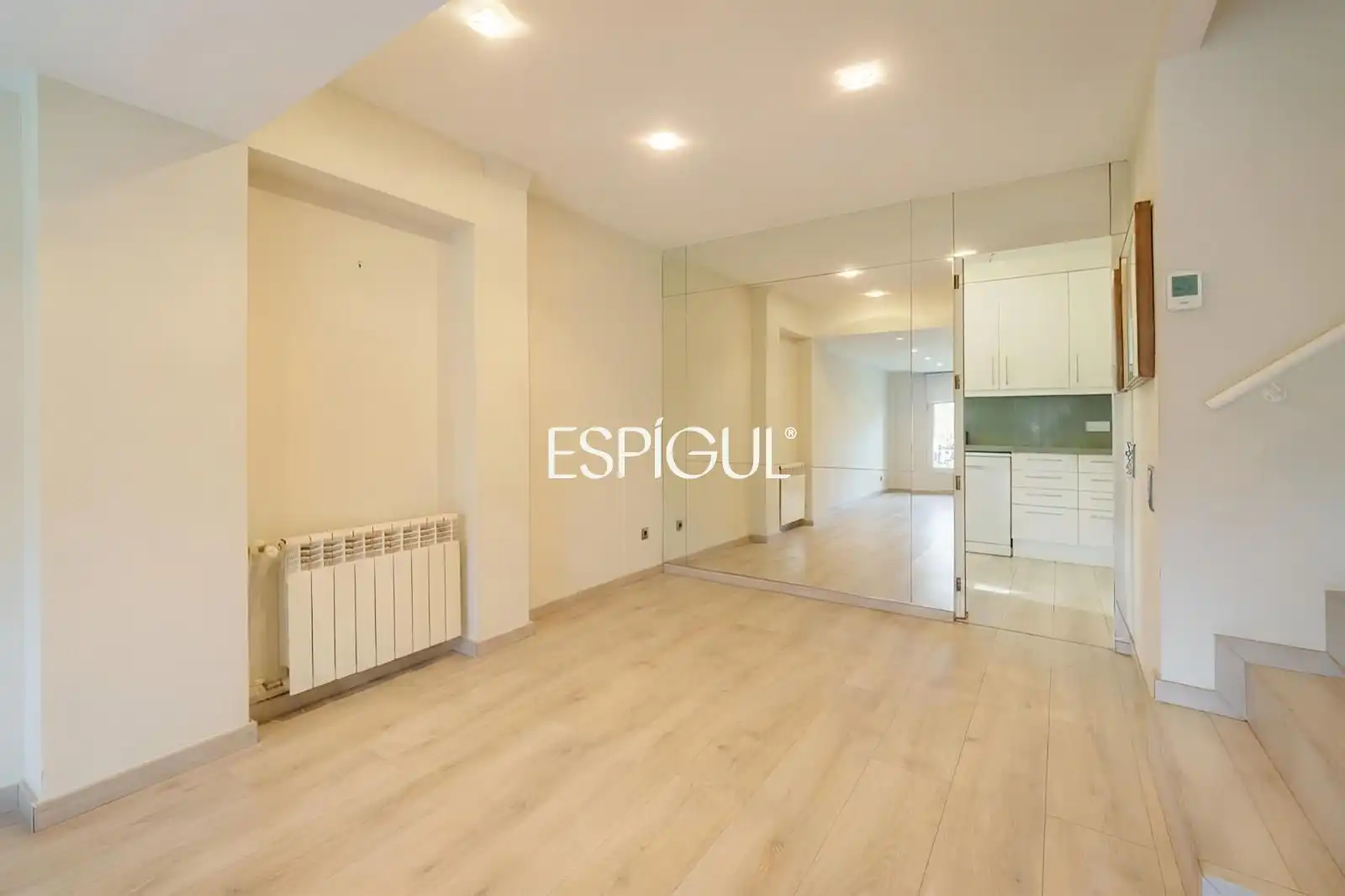 Sala de estar de Casa adosada en venta en Sant Cugat del Vallès con Aire acondicionado, Calefacción y Terraza