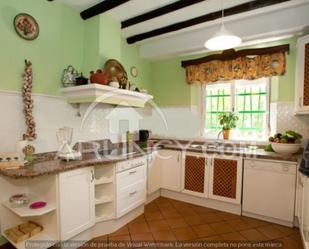 Kitchen of House or chalet to rent in Alcalá de Guadaira  with Air Conditioner, Private garden and Parquet flooring