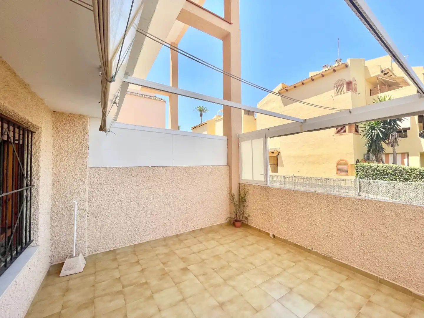 Terrasse von Erdgeschoss zur Miete in Torrevieja mit Klimaanlage, Heizung und Terrasse