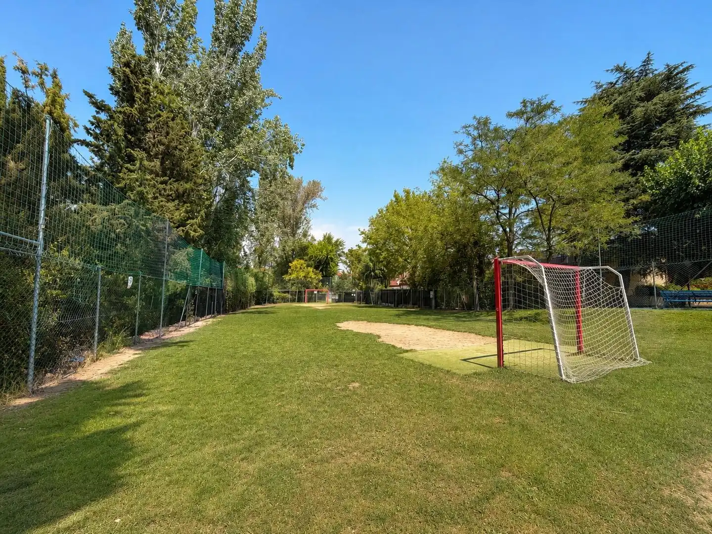 Maisonette zum Verkauf in La Moraleja mit Klimaanlage, Heizung und Privatgarten
