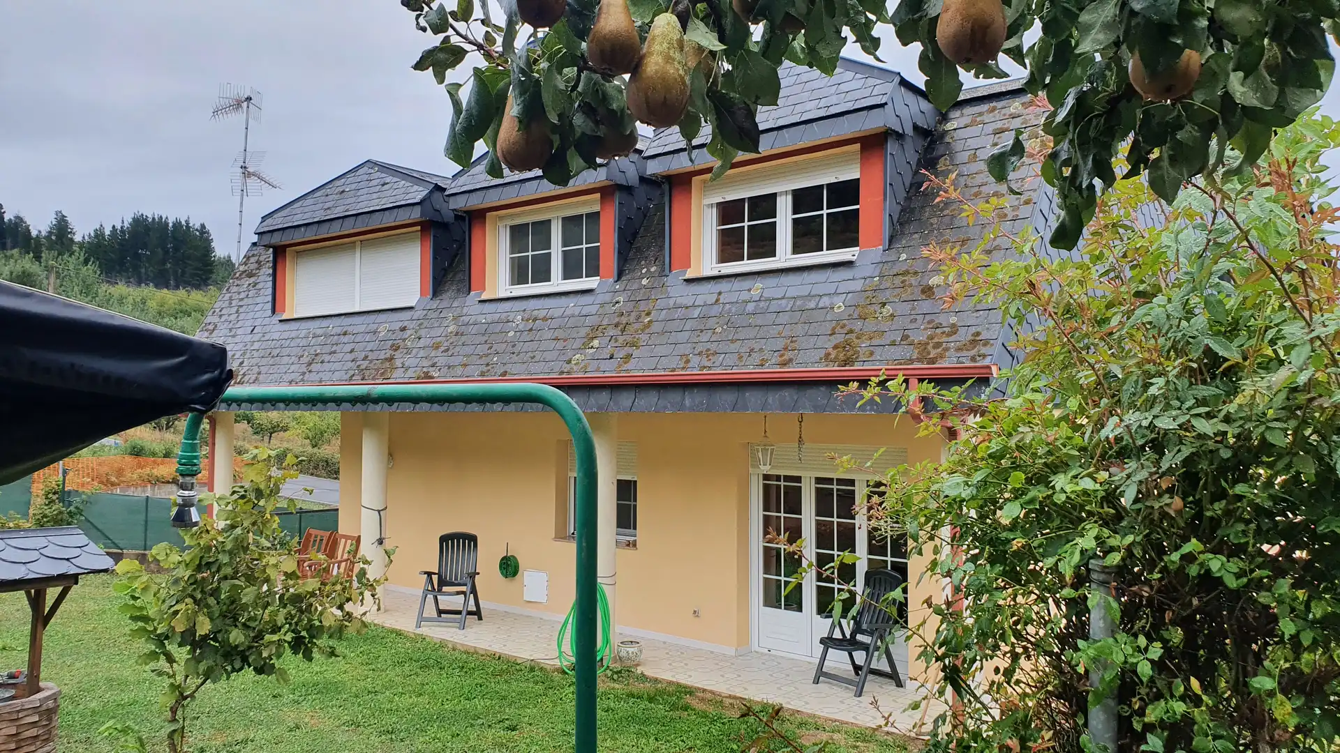 Vista exterior de Casa o chalet en venta en Vega de Espinareda con Calefacción, Jardín privado y Terraza