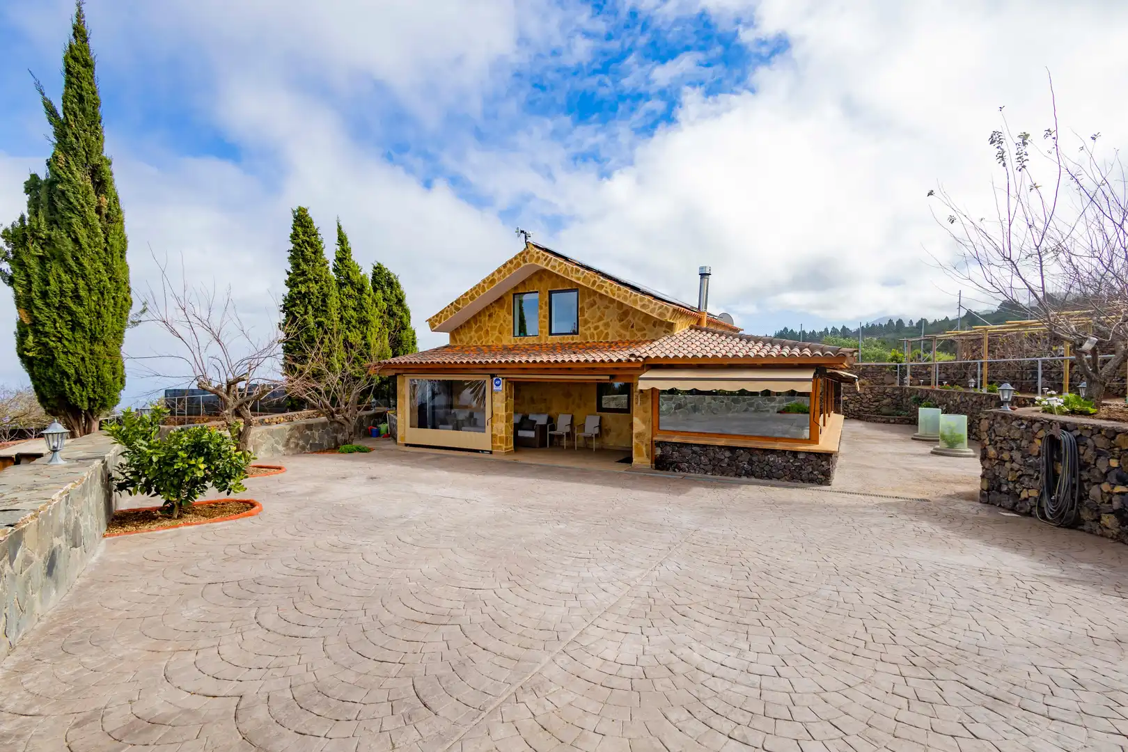 Vista exterior de Finca rústica en venda en El Tanque amb Calefacció, Jardí privat i Terrassa