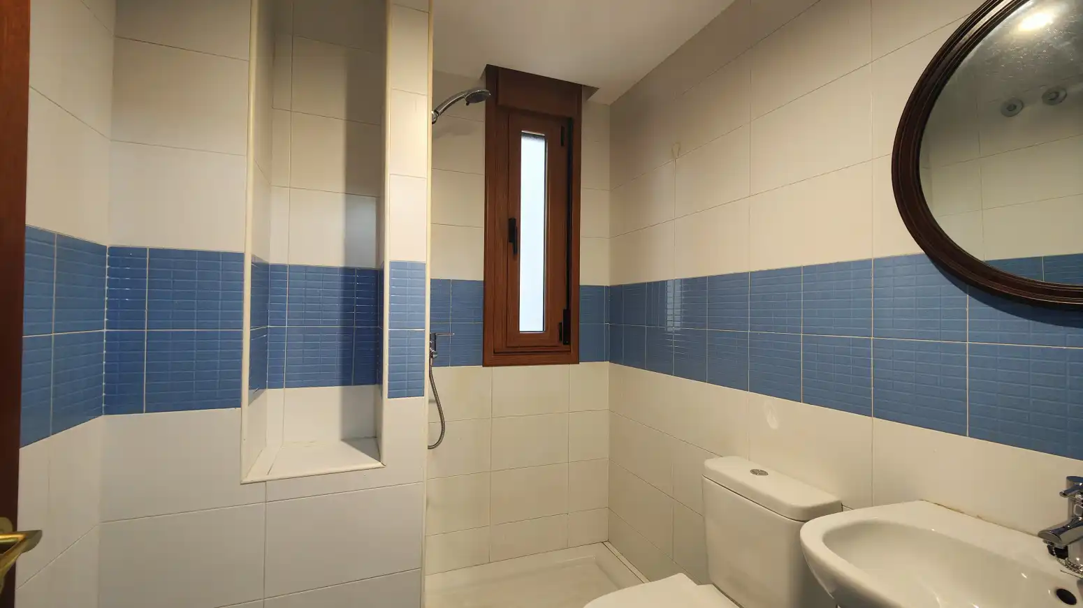 Badezimmer von Wohnung zum Verkauf in Gijón  mit Heizung, Terrasse und Abstellraum