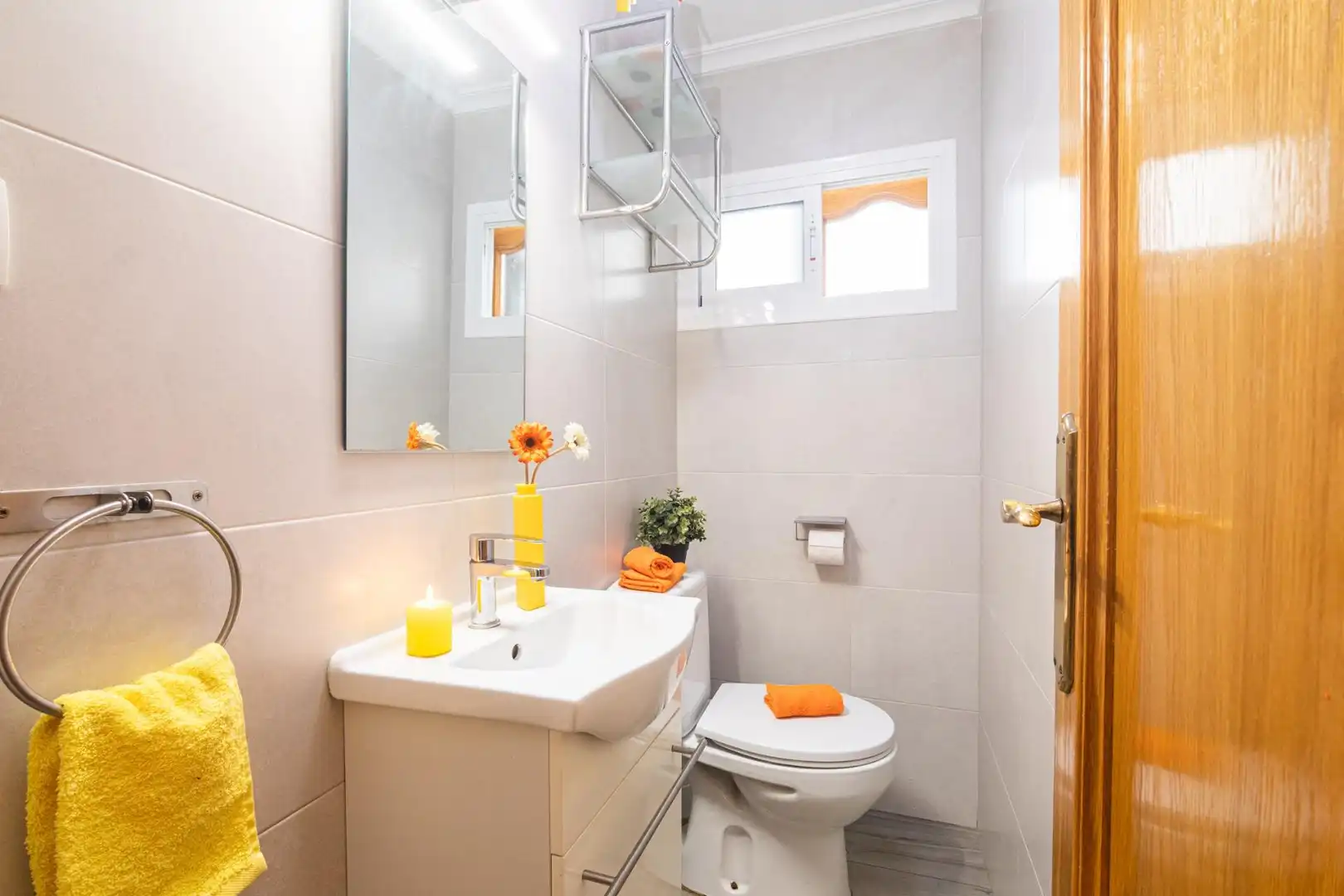 Baño de Piso en venta en Elche / Elx con Balcón