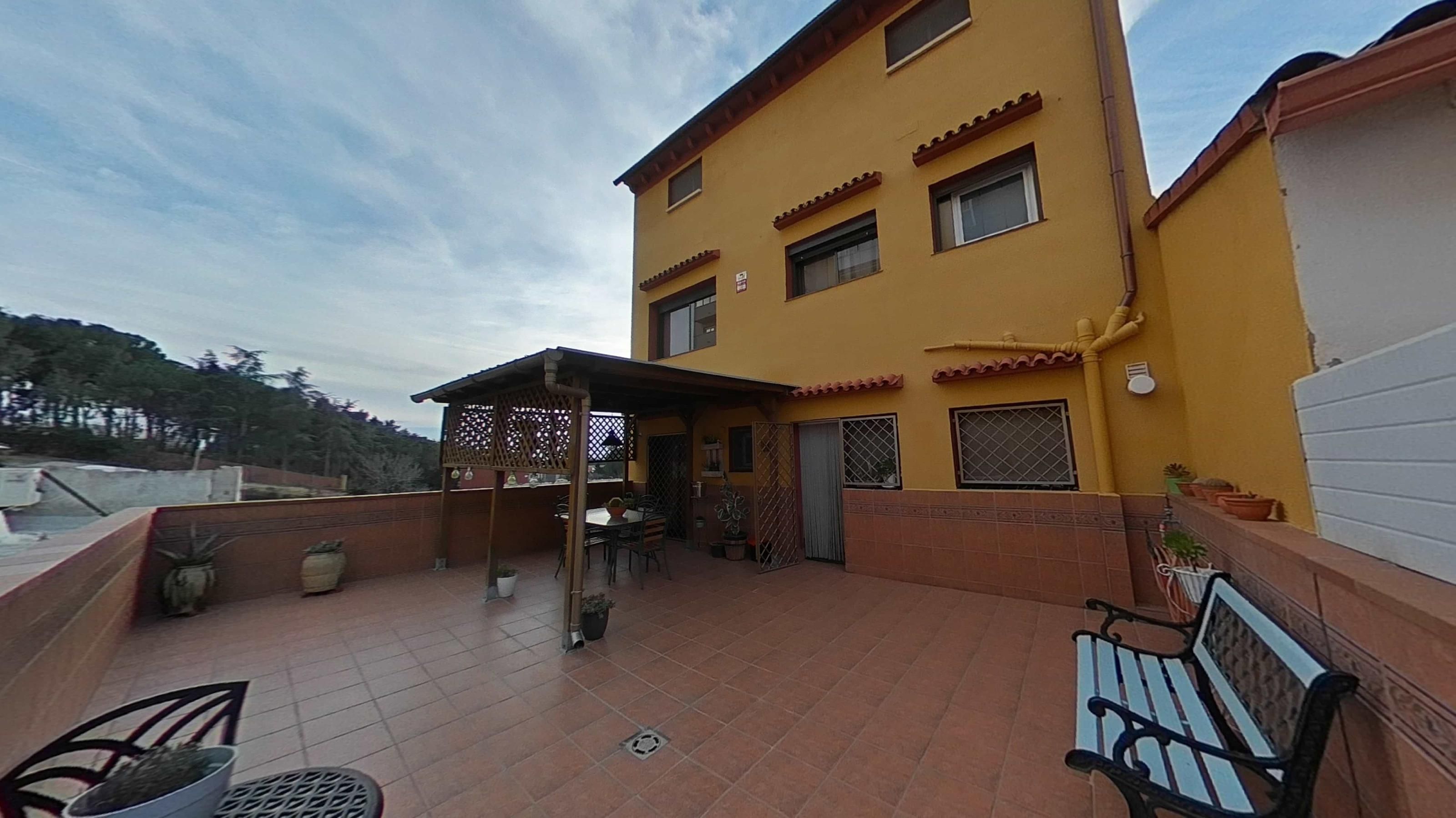 Vista exterior de Casa adosada en venda en Piera amb Calefacció, Jardí privat i Terrassa