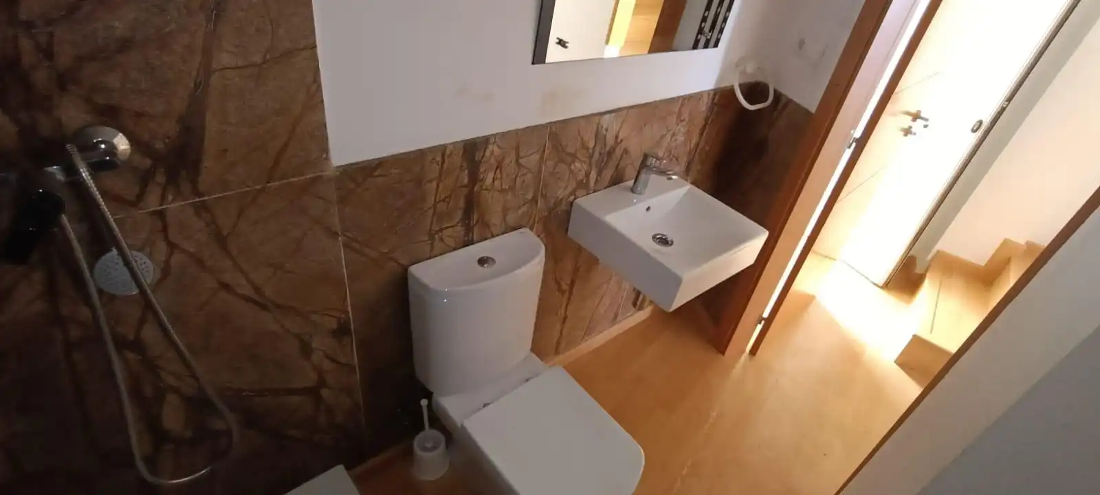 Badezimmer von Dachboden zum Verkauf in L'Ampolla mit Terrasse und Balkon