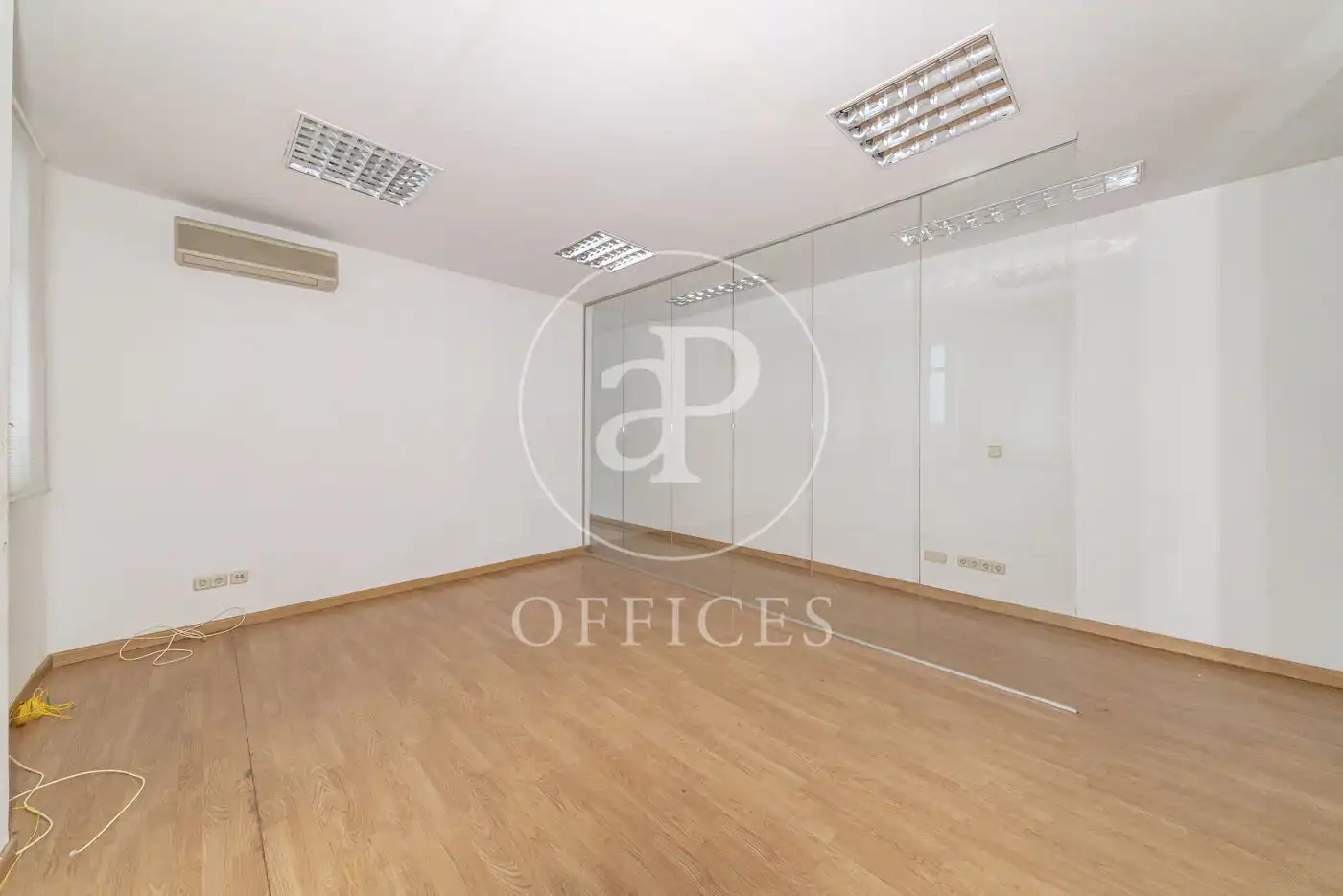 Office for rent in Madrid  with Air Conditioner