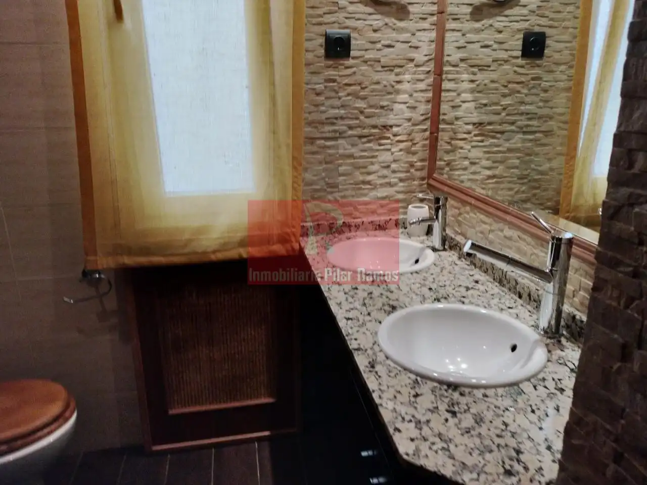 Baño de Apartamento de alquiler en León Capital  con Calefacción, Parquet y Amueblado