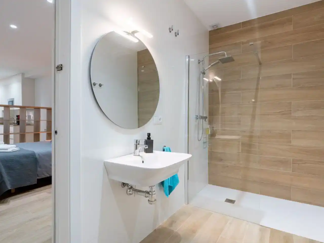Bany de Apartament de lloguer en  Sevilla Capital amb Aire condicionat