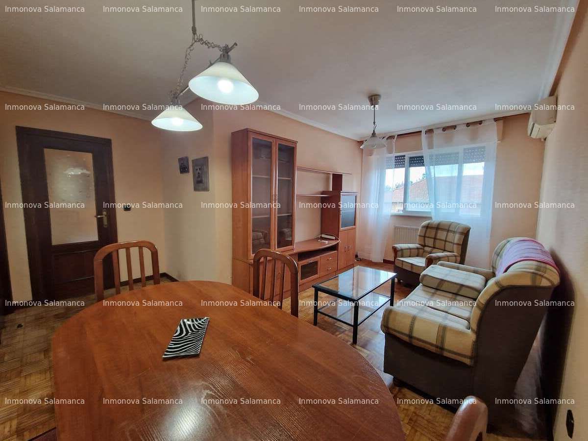 Living room of Flat to rent in Salamanca Capital  with Heating, Furnished and Microwave