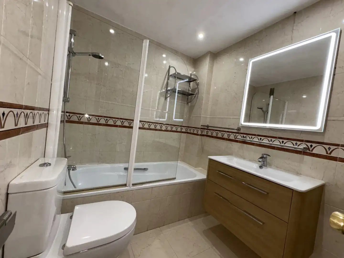 Bathroom of Attic for sale in Valladolid  with Air Conditioner, Heating and Parquet flooring