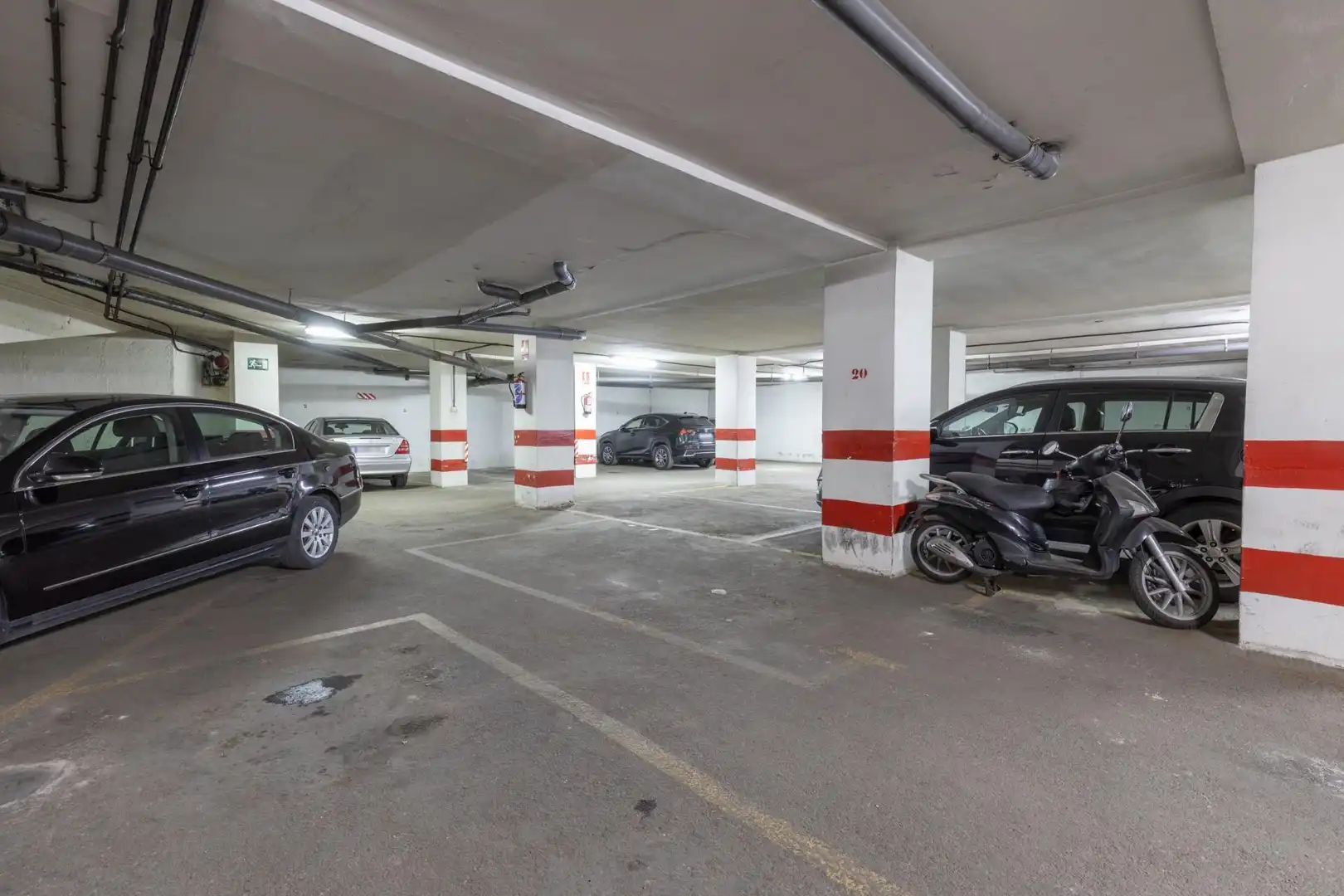 Parkplatz von Wohnung zum Verkauf in Granada mit Heizung, Terrasse und Balkon