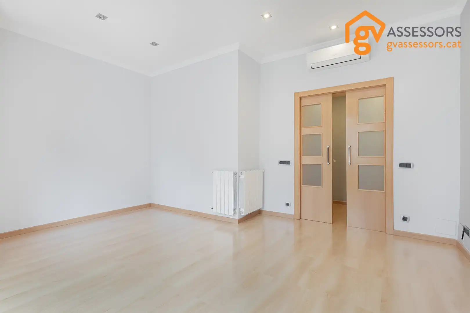 Wohnung zum Verkauf in Barcelona mit Klimaanlage, Heizung und Parkett