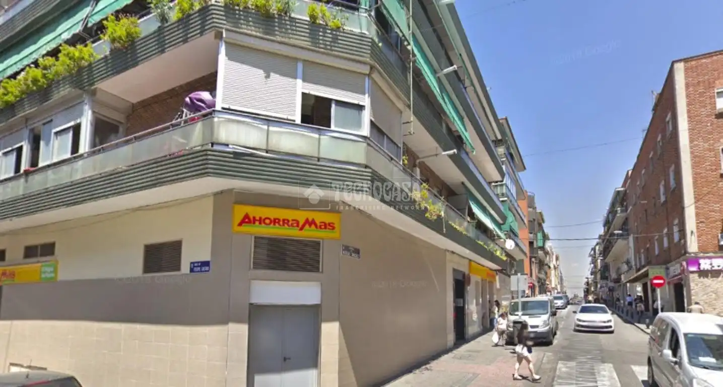 Außenansicht von Wohnung zum Verkauf in Madrid mit Klimaanlage und Balkon