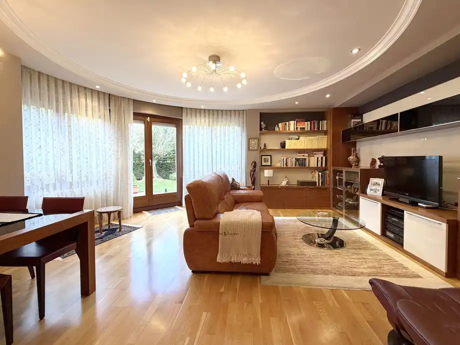 Sala d'estar de Casa o xalet en venda en Zabalgana