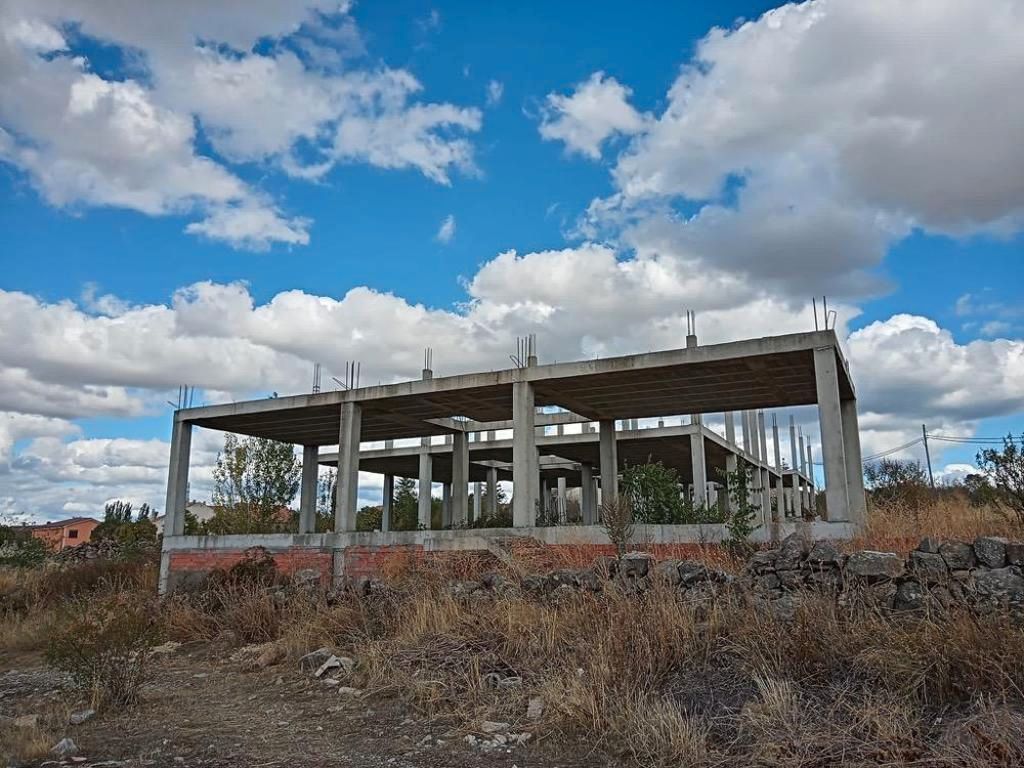 Vista exterior de Edifici en venda en Segovia Capital