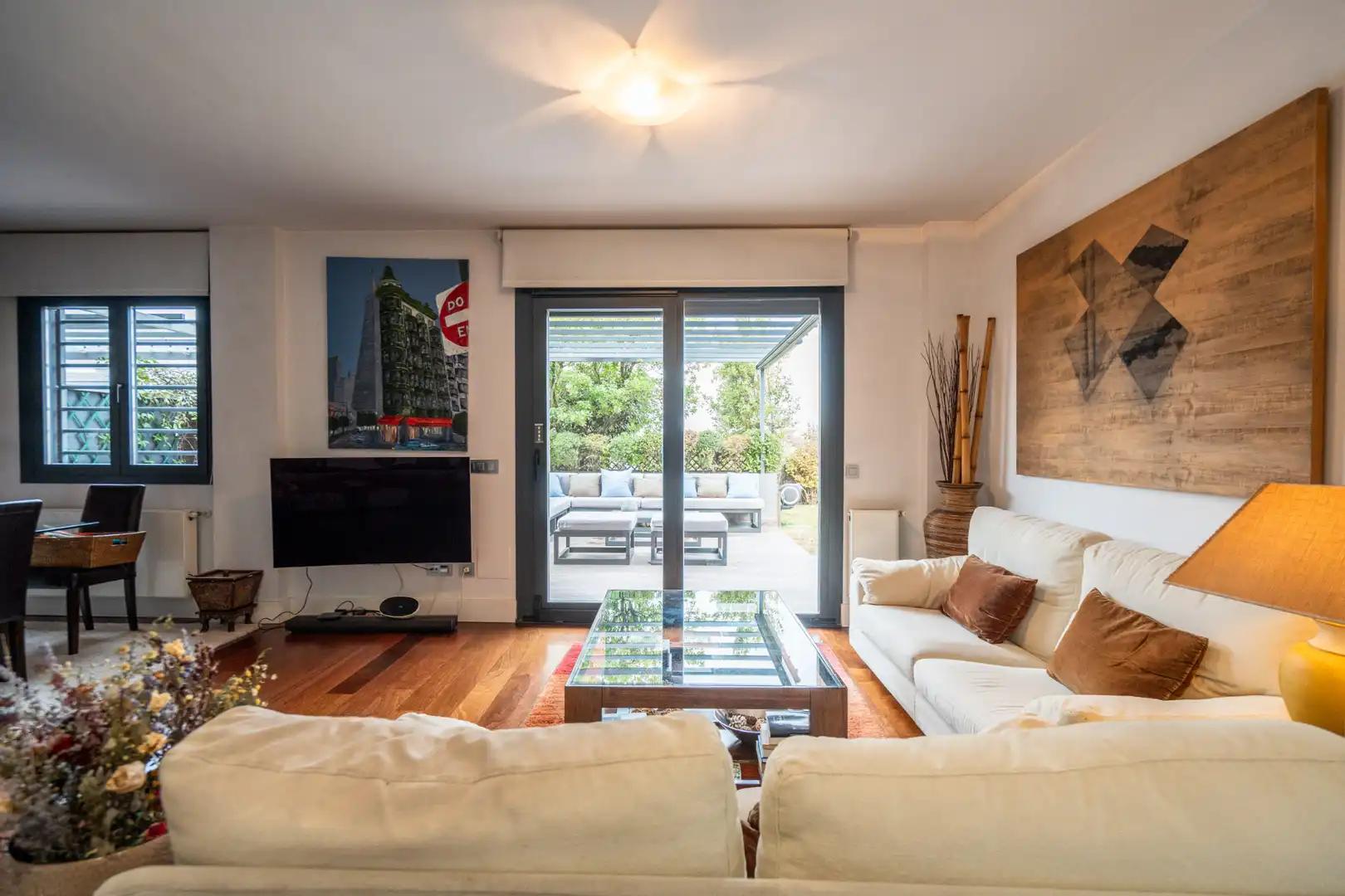 Sala de estar de Casa adosada en venta en Las Rozas de Madrid con Aire acondicionado, Calefacción y Jardín privado