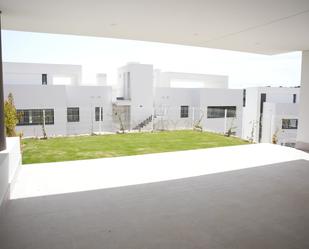 Vista exterior de Pis en venda en Estepona amb Aire condicionat, Calefacció i Terrassa