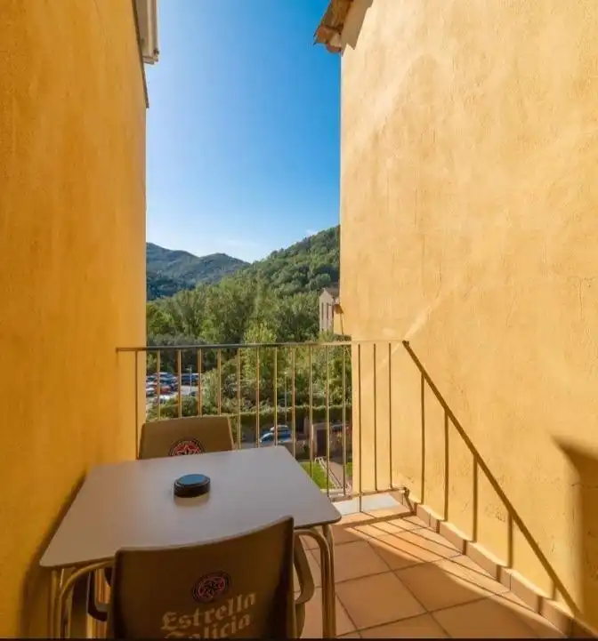 Terrassa de Local en venda en Sant Jaume de Llierca amb Aire condicionat i Moblat