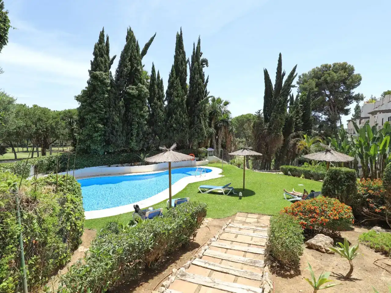 Jardí de Pis en venda en Marbella amb Aire condicionat i Piscina