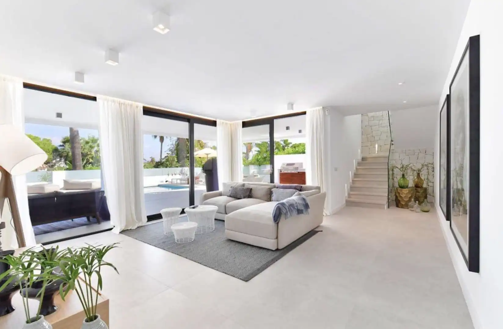 Sala d'estar de Casa o xalet de lloguer en Marbella amb Aire condicionat, Jardí privat i Piscina