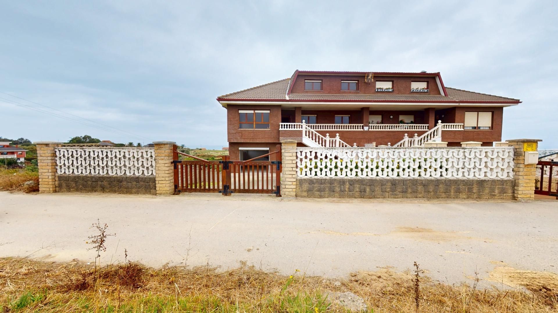 Exterior view of Single-family semi-detached for sale in Santander  with Private garden, Terrace and Balcony