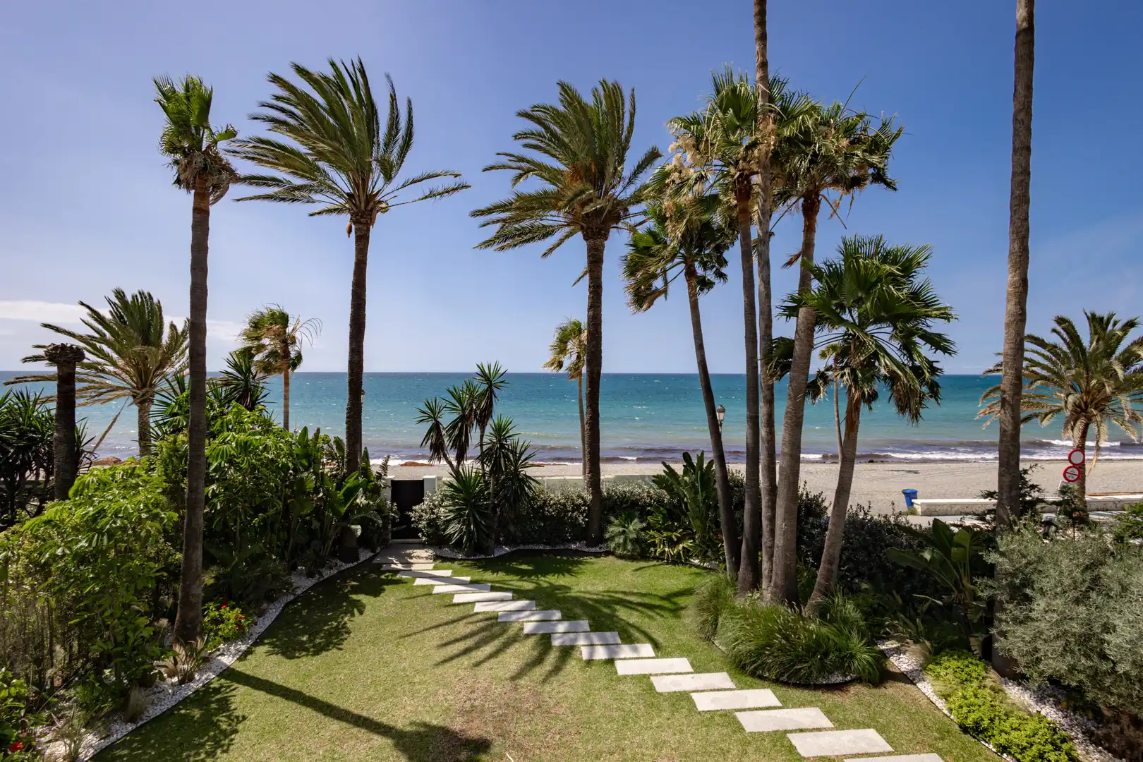 Jardí de Casa o xalet en venda en Marbella amb Aire condicionat, Terrassa i Traster
