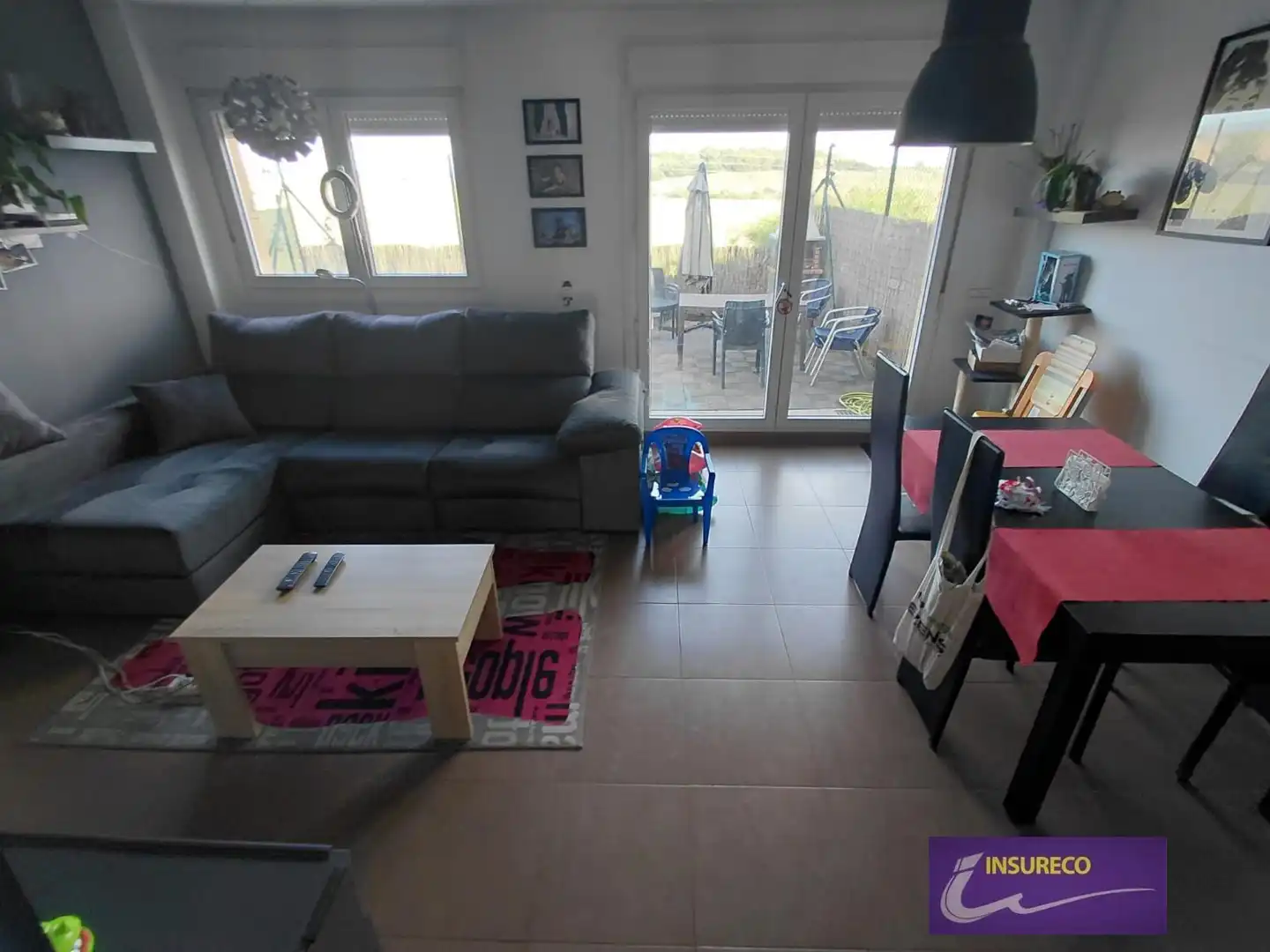Sala de estar de Casa adosada en venta en Valdefresno con Calefacción, Jardín privado y Terraza
