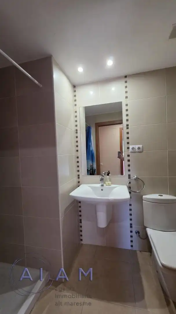 Bany de Pis en venda en Tordera amb Calefacció, Balcó i Piscina comunitària