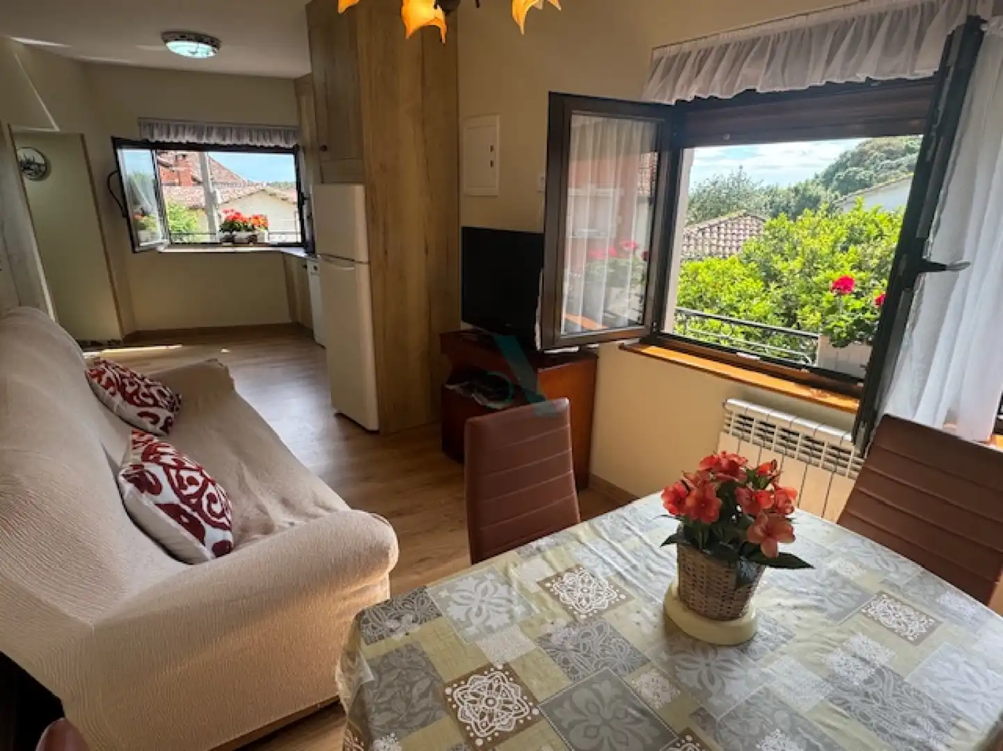 Sala d'estar de Casa o xalet en venda en Llanes amb Jardí privat