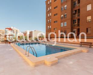 Swimming pool of Flat for sale in  Valencia Capital  with Air Conditioner, Terrace and Balcony