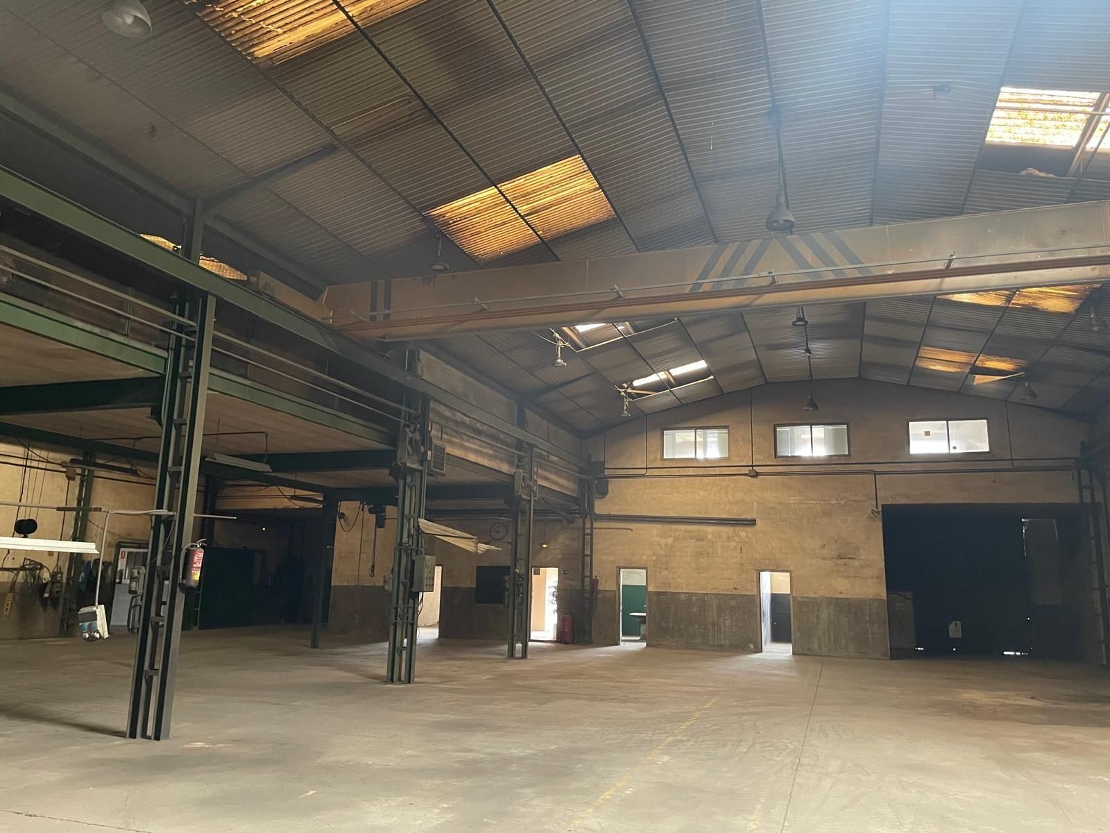 Vista exterior de Nau industrial en venda en Palau-solità i Plegamans