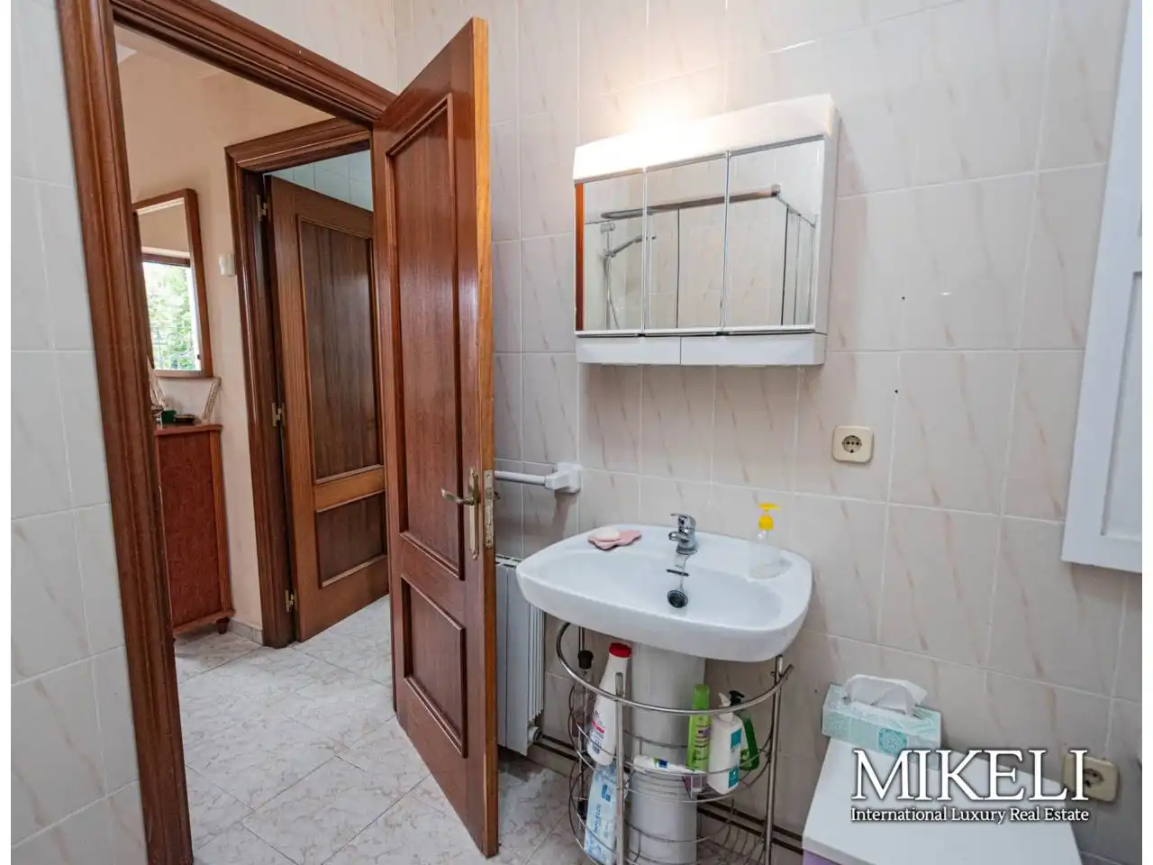 Bany de Casa o xalet en venda en El Astillero   amb Calefacció i Jardí privat