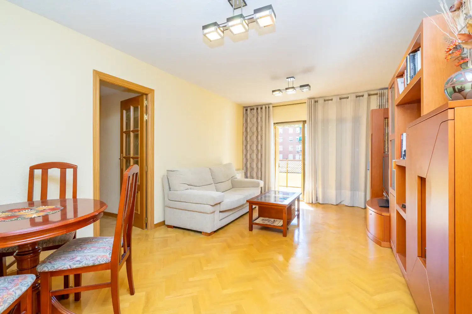 Habitación de Piso en venta en Móstoles con Calefacción, Terraza y Piscina comunitaria