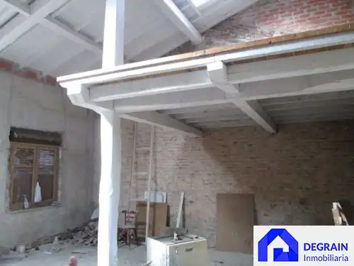 Casa adosada en venda en Oviedo  amb Jardí privat