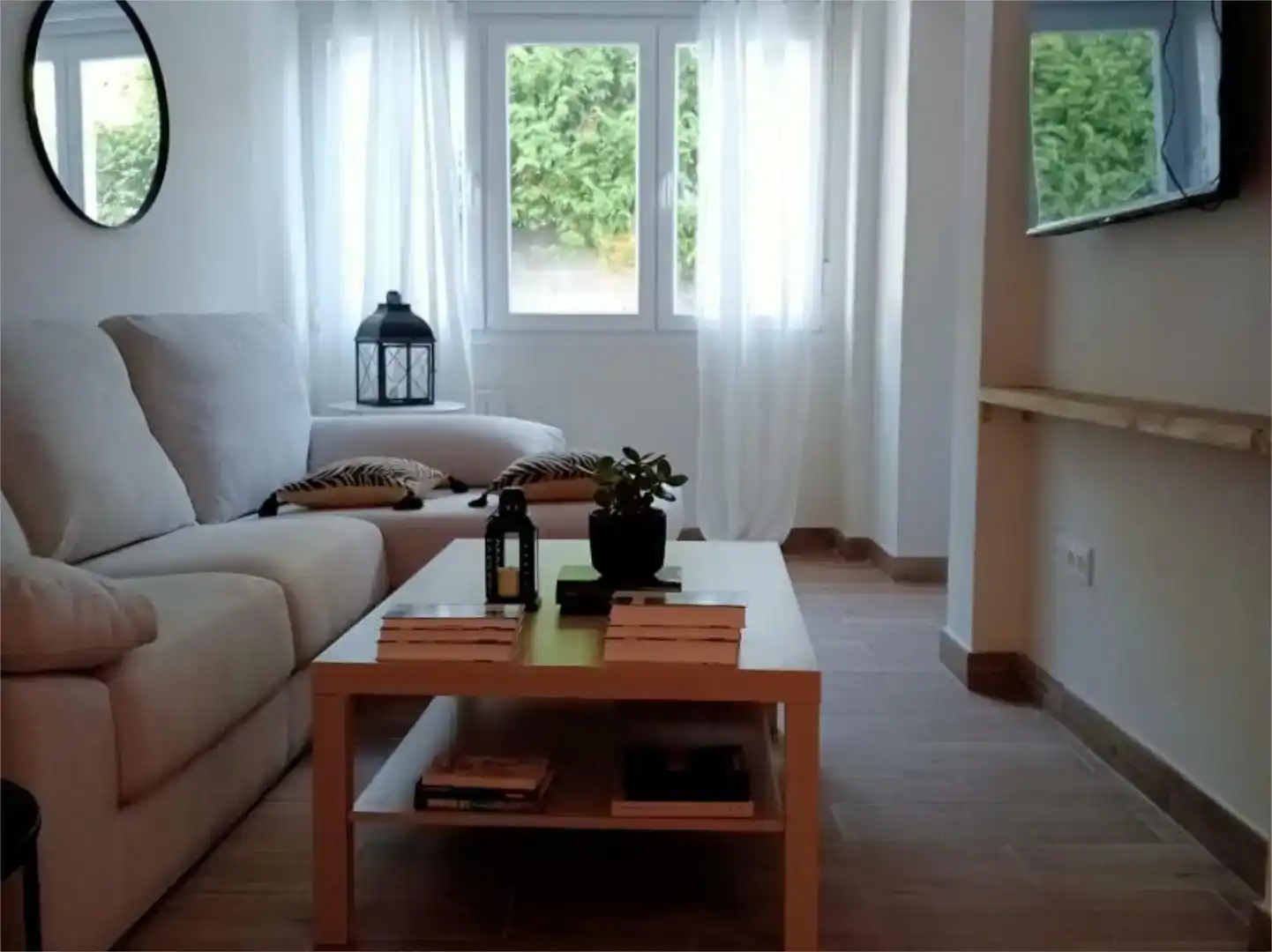 Sala d'estar de Casa adosada de lloguer en Ribadeo amb Jardí privat i Moblat