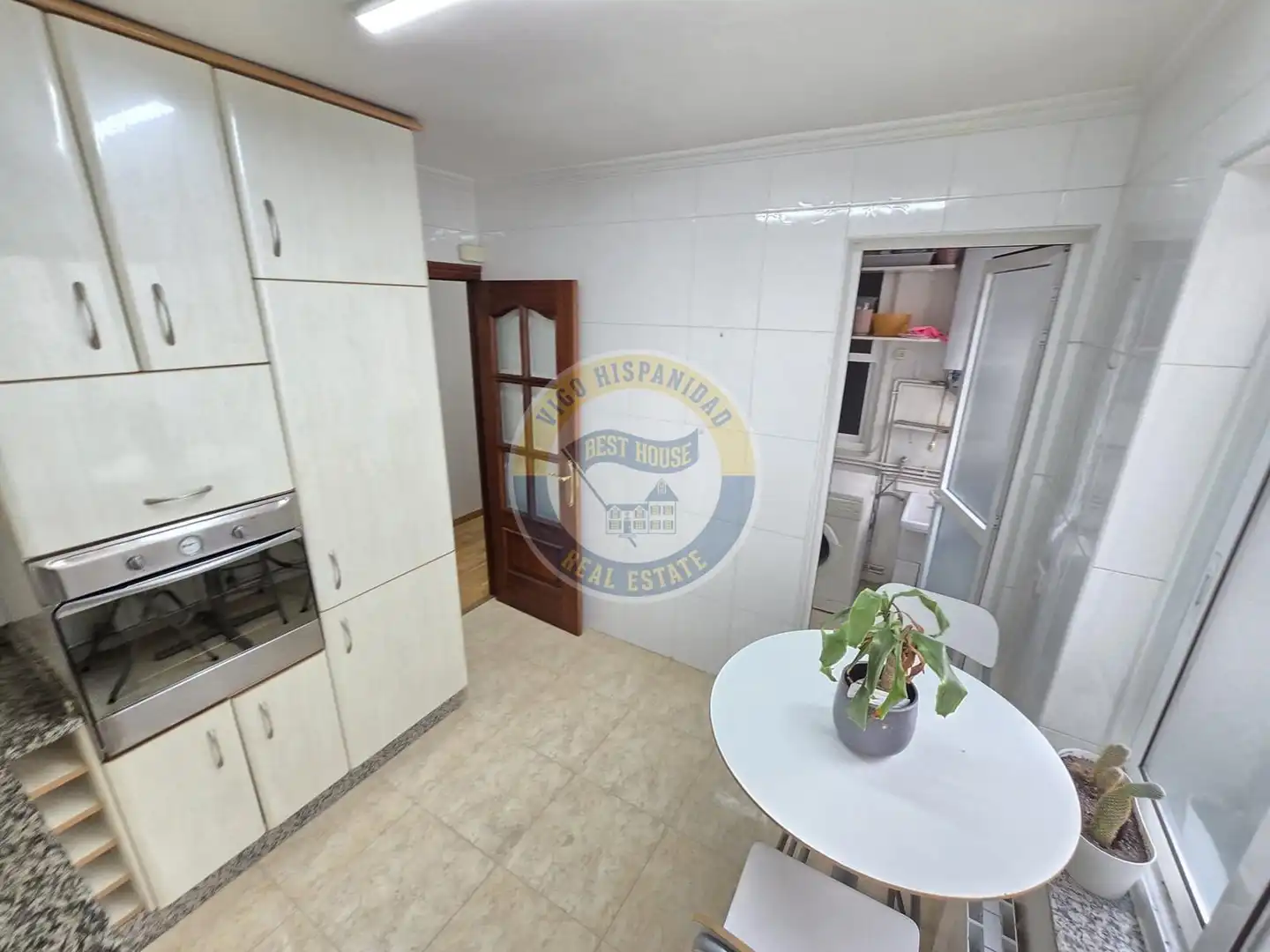 Cocina de Piso de alquiler en Vigo  con Calefacción