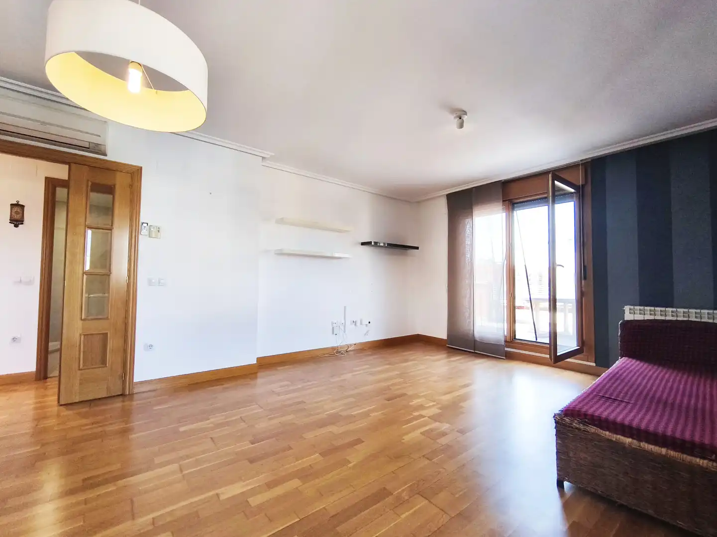 Sala de estar de Piso en venta en  Logroño con Aire acondicionado, Jardín privado y Parquet