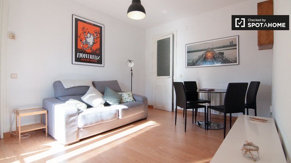 Living room of Flat to rent in  Madrid Capital  with Air Conditioner, Heating and Furnished