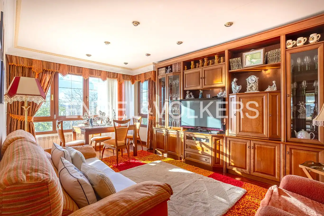 Sala d'estar de Casa o xalet en venda en Camargo amb Calefacció, Jardí privat i Parquet
