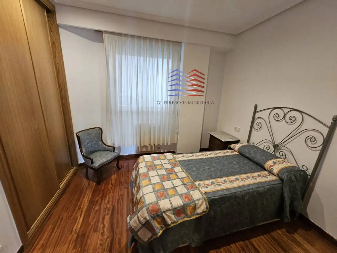 Dormitori de Pis de lloguer en Ourense Capital  amb Calefacció, Parquet i Traster