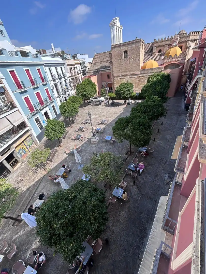 Außenansicht von Wohnung zur Miete in Sevilla mit Klimaanlage, Heizung und Möbliert