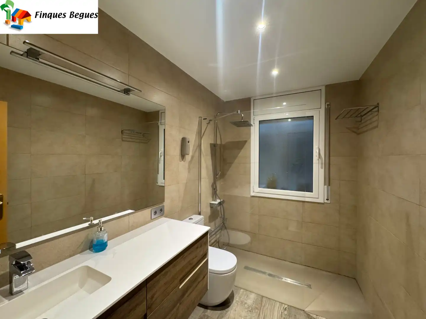 Baño de Planta baja en venta en Begues, Barcelona