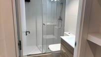 Bathroom of Flat for sale in  Barcelona Capital  with Air Conditioner and Parquet flooring