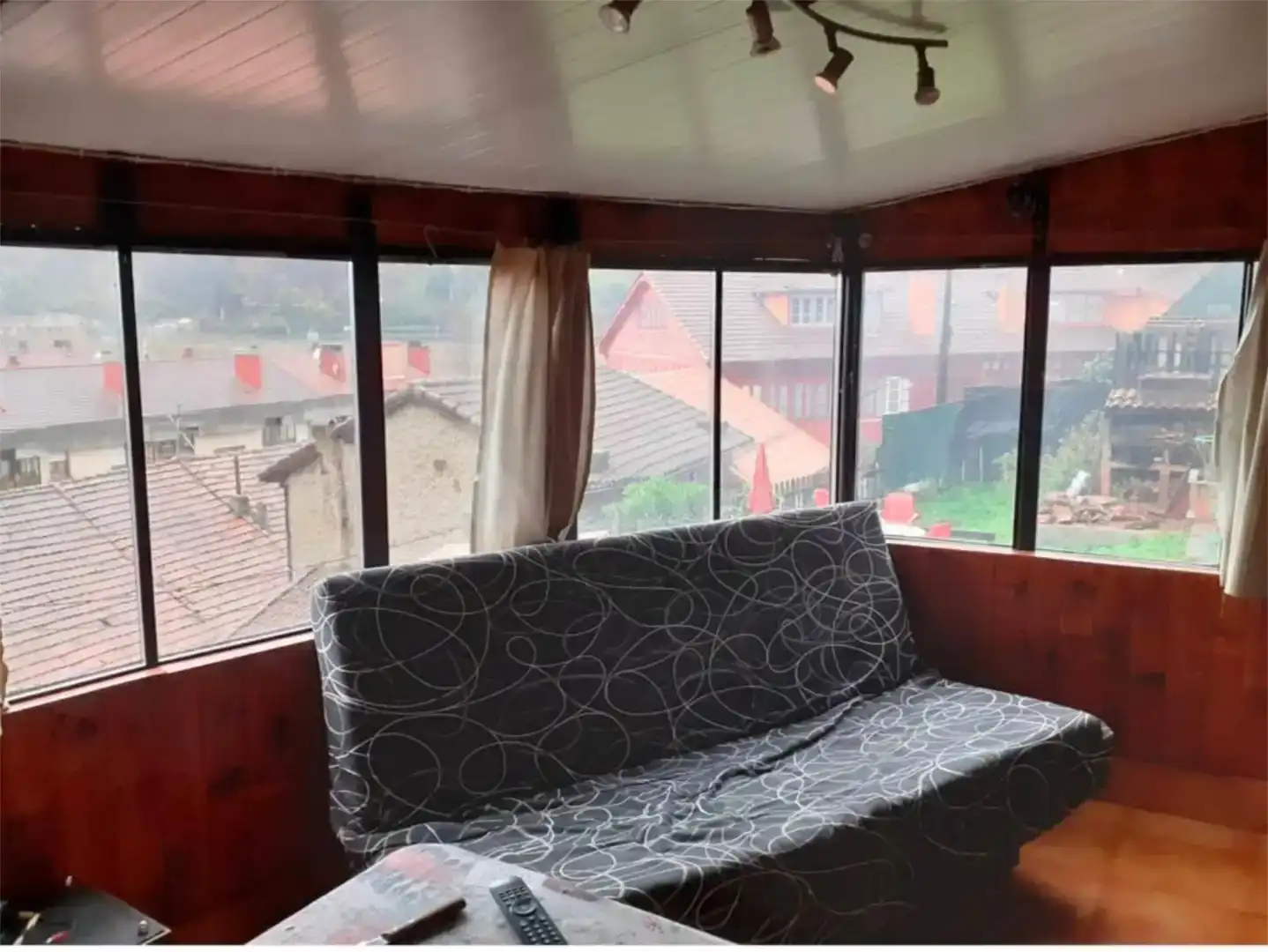 Sala d'estar de Casa adosada en venda en Mieres (Asturias) amb Balcó